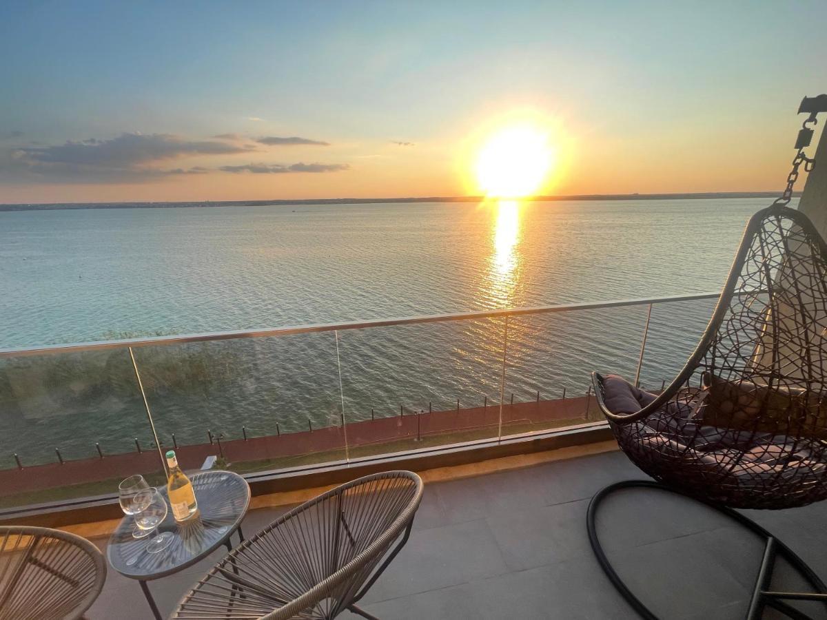 Solid Barrels Luxury Apartment Mamaia